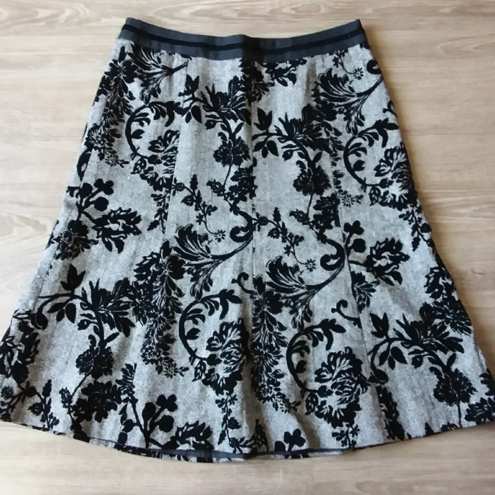Ann Taylor Velvet A-Line Skirt. No flaws. Size 6